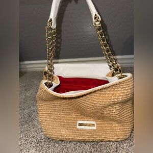 Tuscany Leather Tan and White Elegant Shoulder Bag with Gold Chain